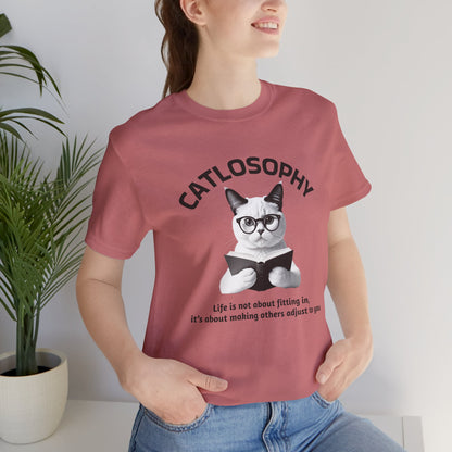 Maglietta a maniche corte unisex Catlosophy – Design "La vita non consiste nell'adattarsi"