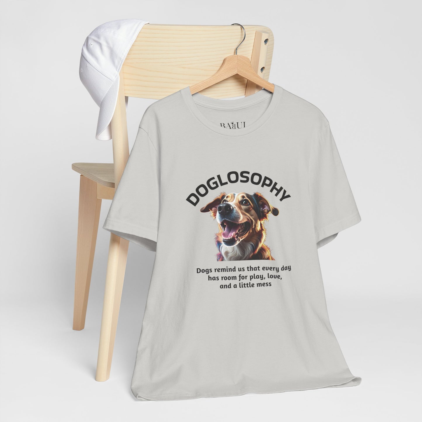 Maglietta a maniche corte unisex Doglosophy – Design "I Cani ci ricordano che ogni giorno c'è tempo per giocare, per amare e per fare un pò di confusione"