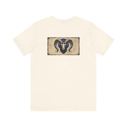 Ariete - T-shirt con segno zodiacale gotico. Grafica blu sul retro. Segno zodiacale nell'ombra.