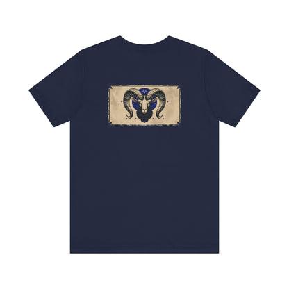 Ariete - T-shirt con segno zodiacale gotico. Grafica blu sul retro. Segno zodiacale nell'ombra.