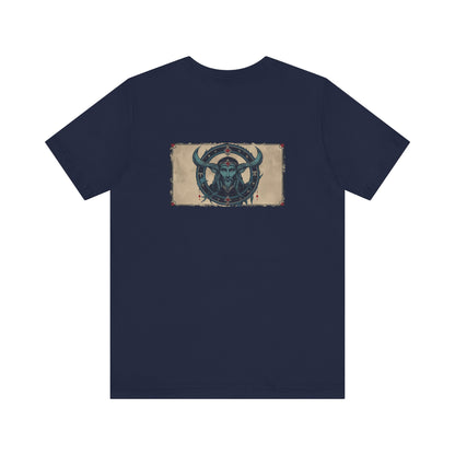 Capricorno - T-shirt con segno zodiacale gotico. Grafica blu sul retro. Segno zodiacale nell'ombra.