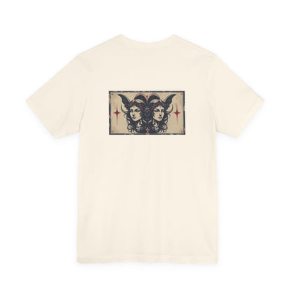 Gemelli - T-shirt con segno zodiacale gotico. Grafica blu sul retro. Segno zodiacale nell'ombra.