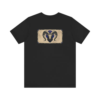 Ariete - T-shirt con segno zodiacale gotico. Grafica blu sul retro. Segno zodiacale nell'ombra.