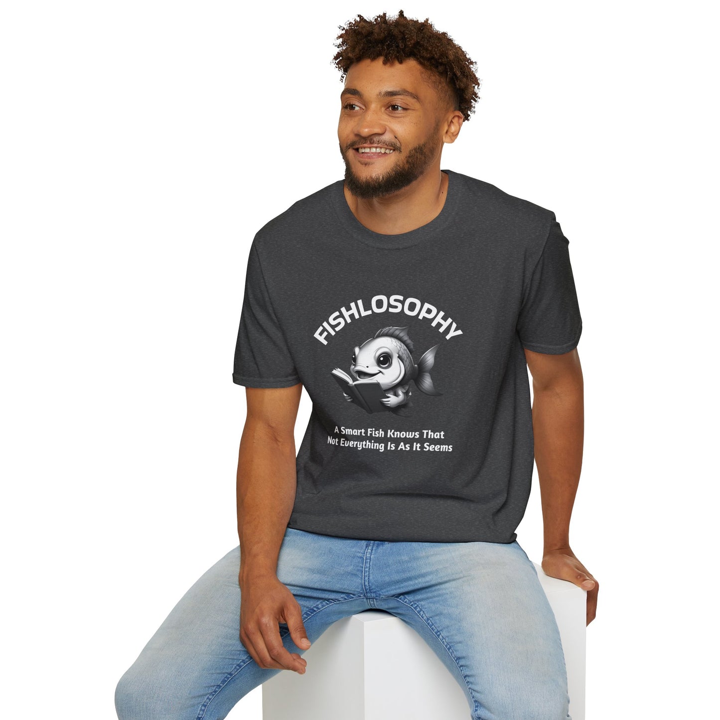 Maglietta unisex Fishlosophy - Design con vibrazioni oceaniche e domande sulla vita - Un pesce intelligente sa che non tutto è come sembra.