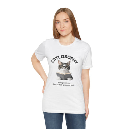 Catlosophy Unisex Jersey Maglietta a maniche corte – Design "Sii misterioso"
