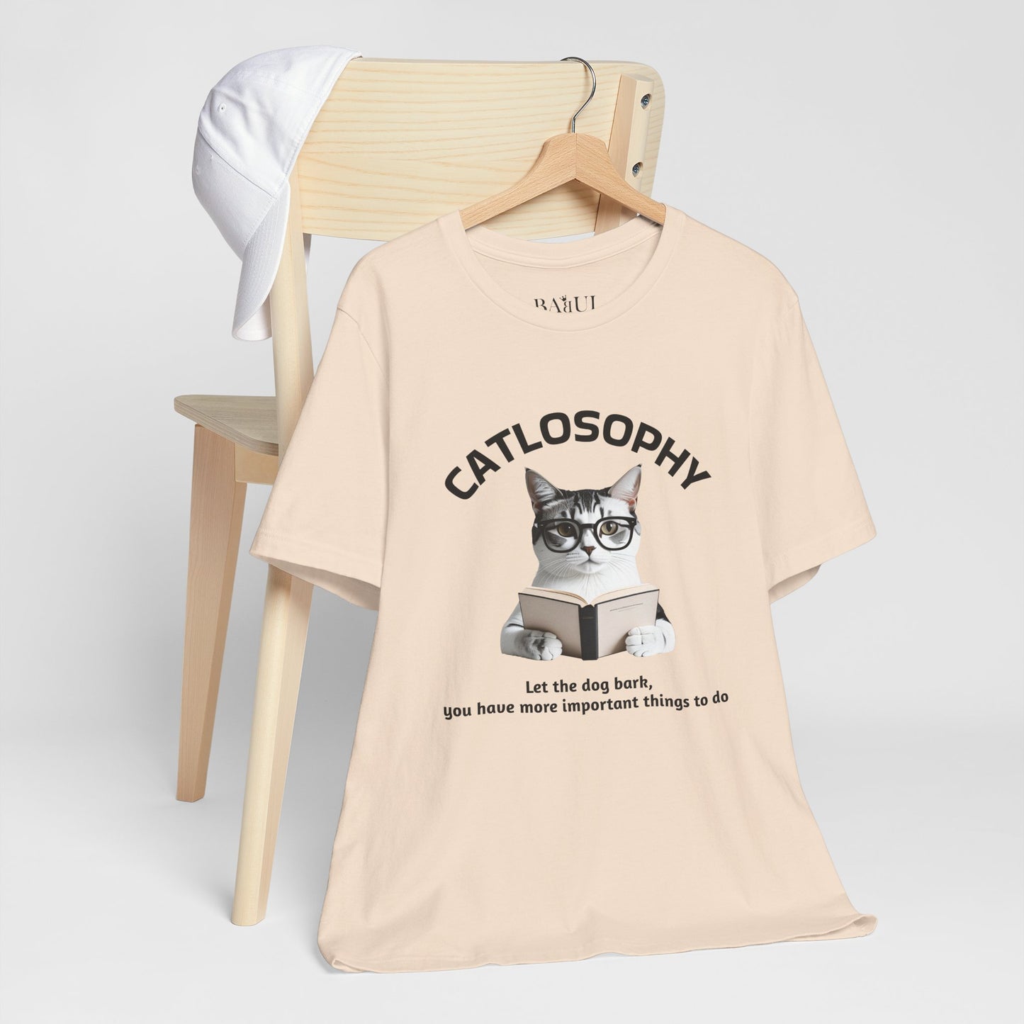 Maglietta a maniche corte unisex Catlosophy – Design "Lascia che il cane abbai"